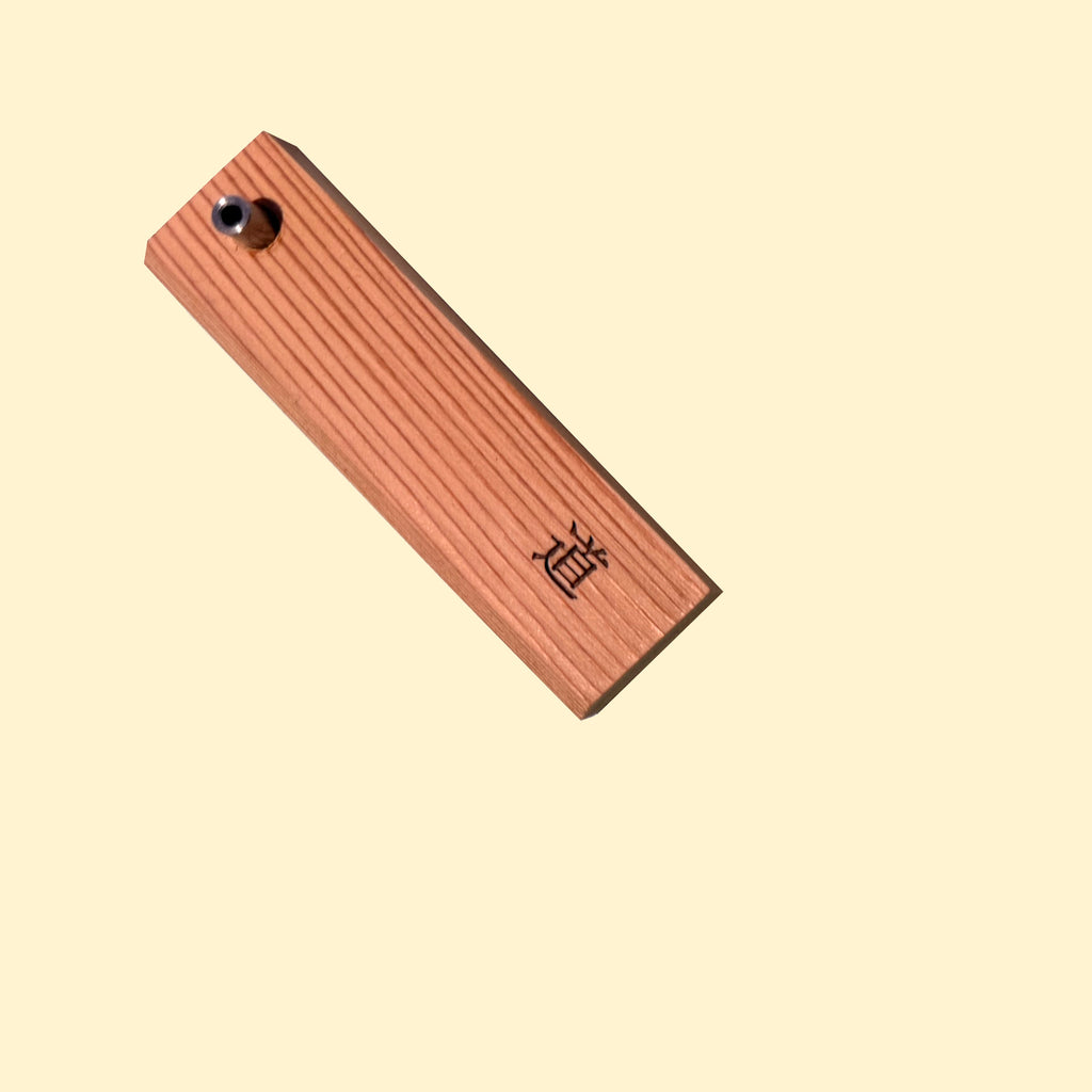 Räucherstäbchenhalter aus Zedernholz