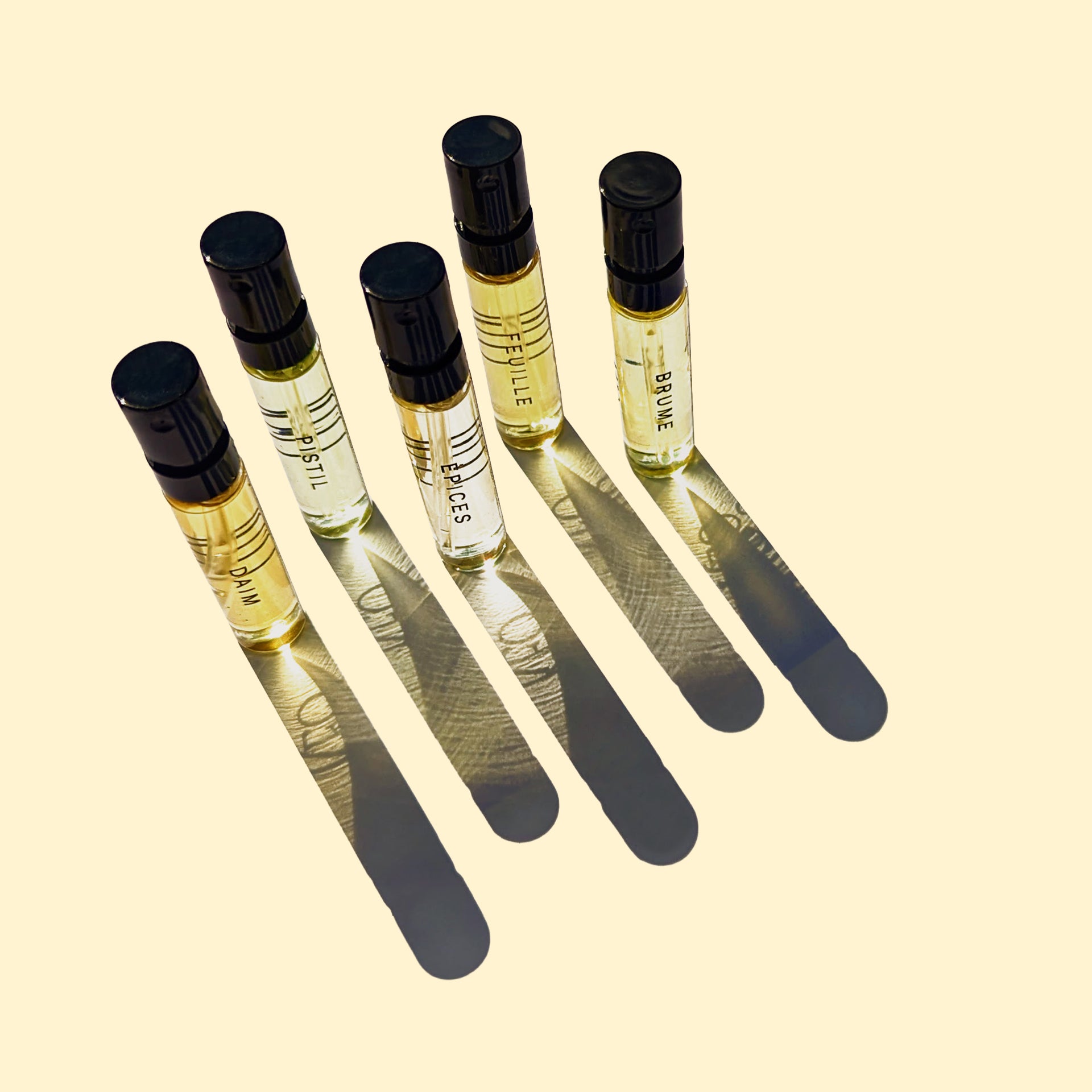 MISKEO Parfums Les Éléments Discovery Set met proefflesjes van Daim, Pistil, Épices, Feuille en Brume.