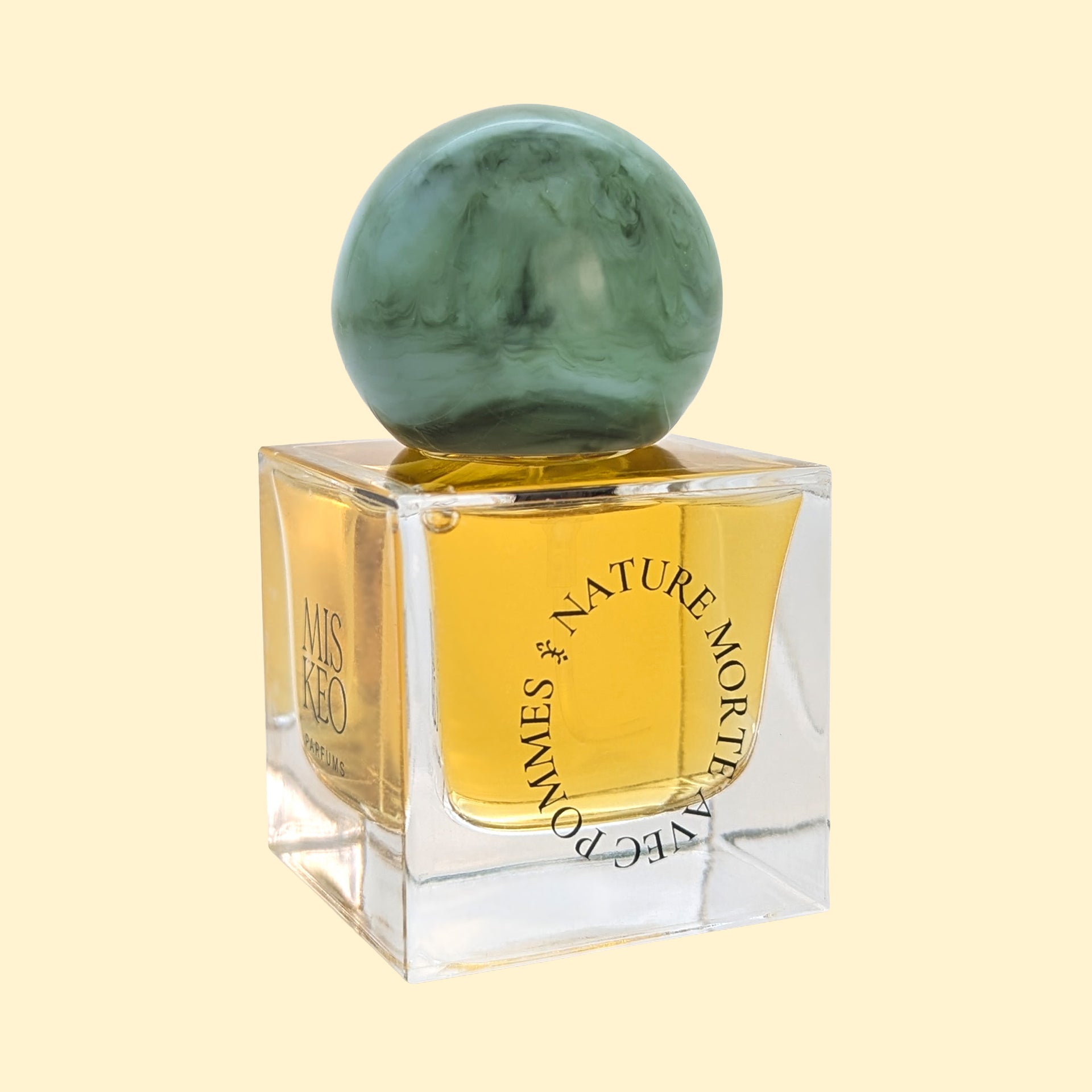 MISKEO Parfums Nature Morte avec Pommes Eau de Parfum-flesje met een gemarmerde saliegroene dop en een gouden geur.