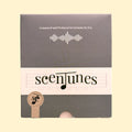 Grijze verpakking van scenTunes Discovery Set I met crèmekleurige band en muzikaal logo.